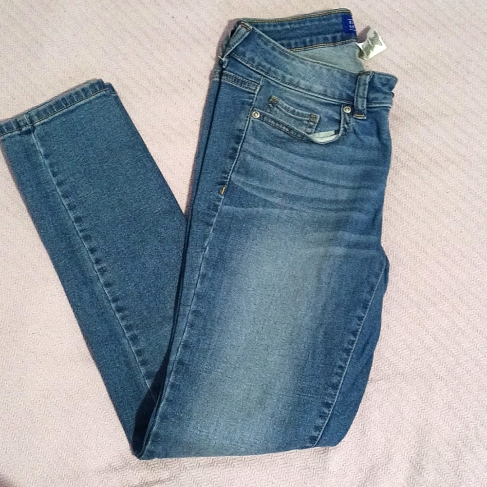 Simply Styled Medium Wash Mid rise jeans